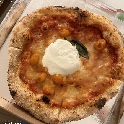 Piatto di umbricelli fatti a mano pronto da servire
